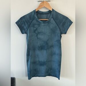 Lululemon Swiftly Tech Short-Sleeve
Shirt. Blue. Size 4